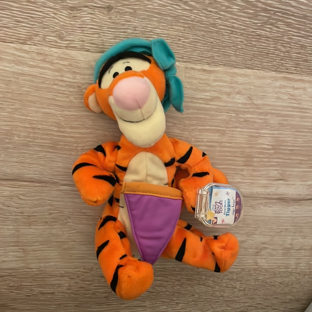 Winnie the Pooh stuffed animal collection - Picture 3 of 7